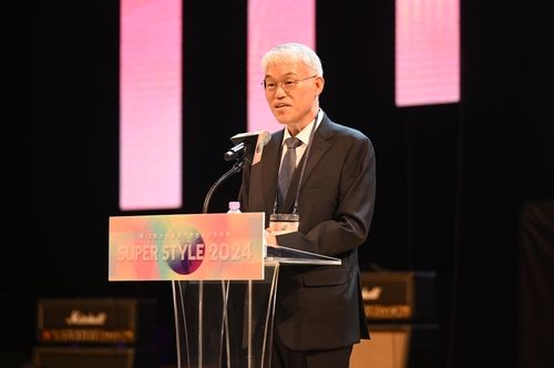 청소년 문화제에서 축사하는 천대엽 법원행정처장