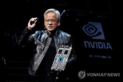신제품 블랙웰을 소개하는 엔비디아 젠슨 황 최고경영자(CEO)