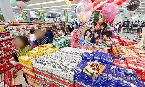 빼빼로로 빼곡한 마트