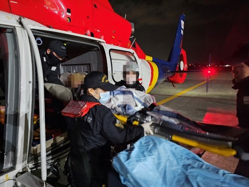 60대 응급환자 헬기로 육지 이송