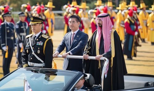 의장행사에 참여한 김용현 국방부 장관과 사우디 국가방위부 장관