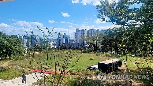 옛 부산시장 관사 정원과 광안리