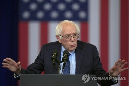 뉴햄프셔에서 연설하는 샌더스 의원