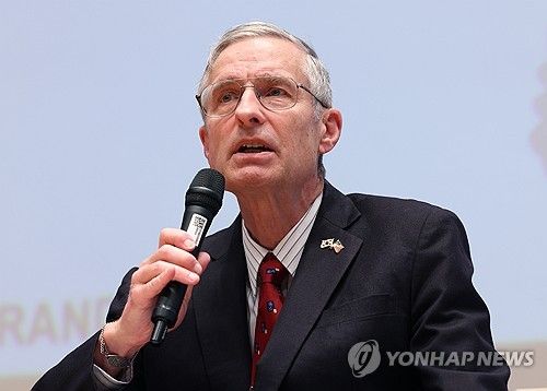 질문에 답하는 브루스 베넷 선임연구원