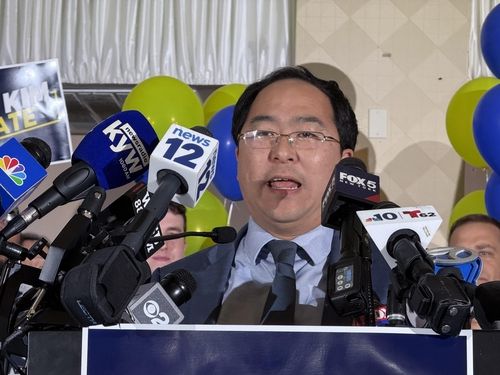 당선 소감 밝히는 한국계 첫 연방 상원의원 앤디김 