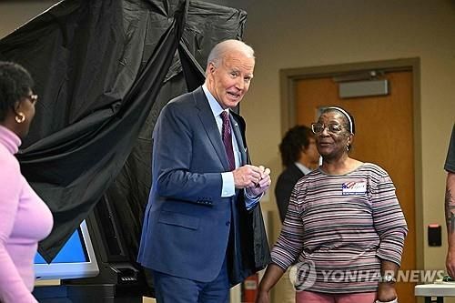 사전 투표하는 바이든 미국 대통령