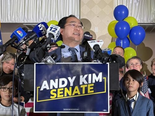 당선 소감 연설하는 앤디 김 의원
