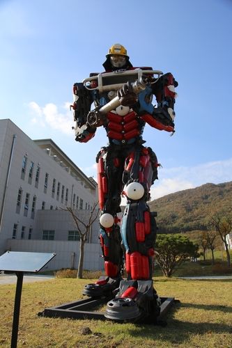 소방 미래 상징 '트랜스 파이터' 조형물