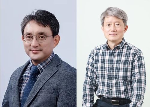 왼쪽부터 조병관 교수, 이동한 명예교수