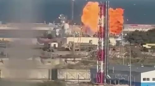 우크라이나 드론이 카스피해에 있는 러시아 해군기지에 도달해 폭발하는 장면