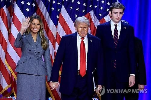 대선에서 승리한 트럼프 대통령과 그의 가족 