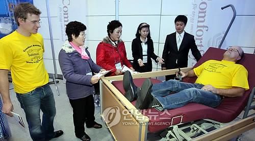 "어르신 위한 침대예요"