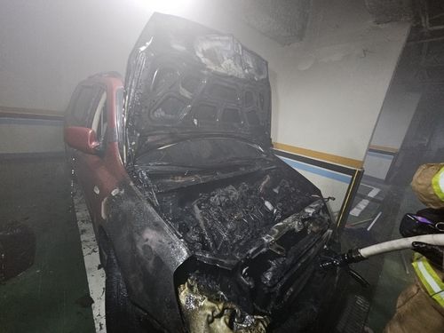 아파트 지하 주차장 차량서 불