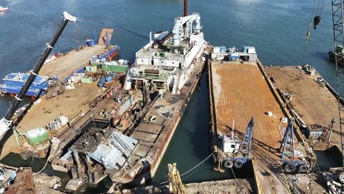 해경이 적발한 불법 선박 해체 작업