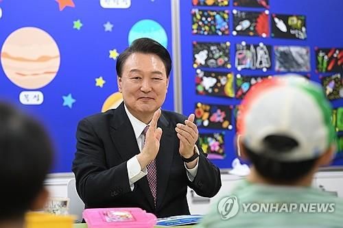 늘봄 일일 특별 교사로 수업하는 윤석열 대통령