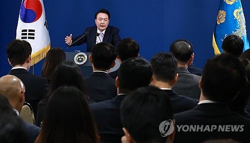 기자회견 하는 윤석열 대통령