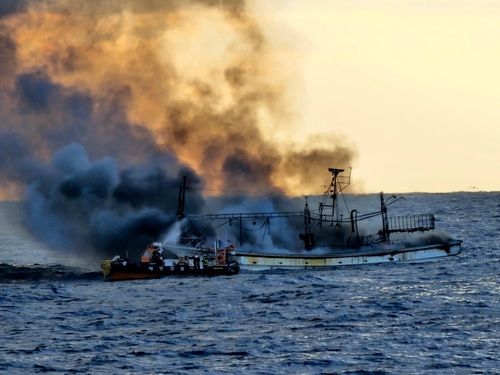 수산항 인근 선박 화재