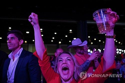 환호하는 트럼프 지지자