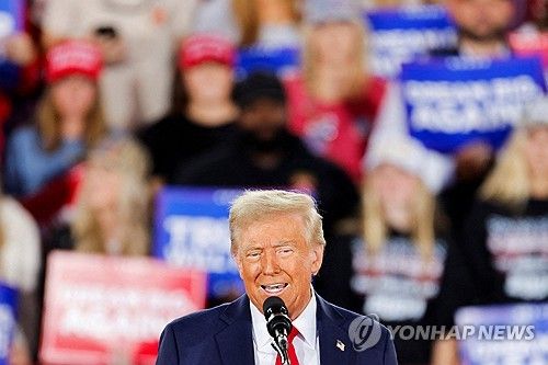 4일(현지시간) 노스캐롤라이나 유세에서 연설하는 도널드 트럼프 당선인 