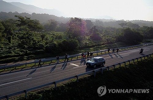 멕시코 북부 국경 향해 이동하는 이민자들