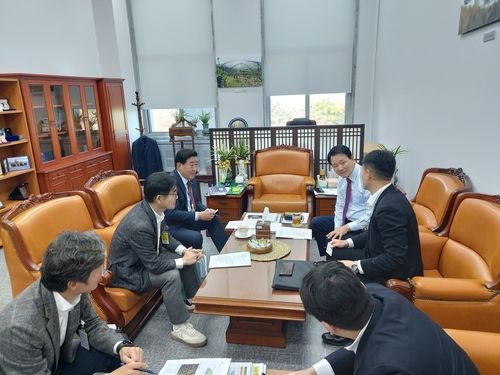 횡성군, 성일종 국방위원장과 군용비행장 소음대책 논의