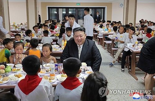 북한 수해지역 주민들 평양도착