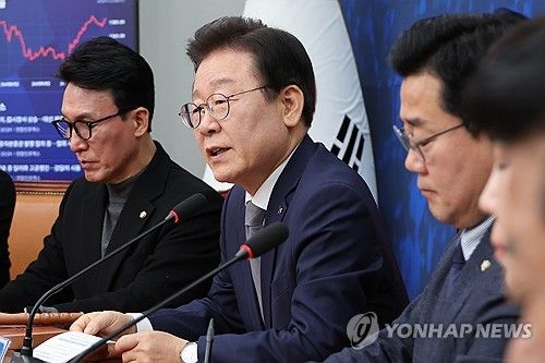 발언하는 이재명 대표