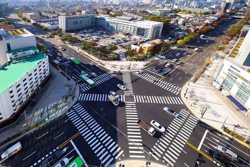 구로구청 사거리에 설치된 '대각선 횡단보도'