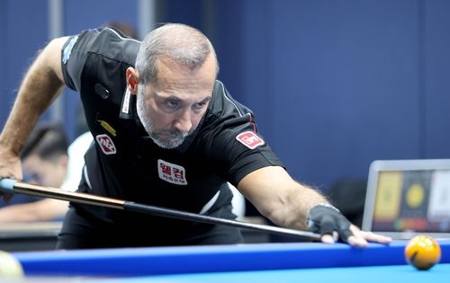 공을 응시하는 세미 사이그너