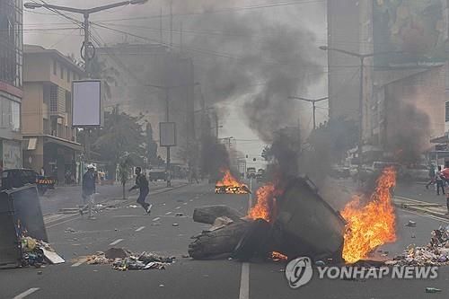 7일(현지시간) 모잠비크 수도서 벌어진 대선 불복 대규모 항의 시위