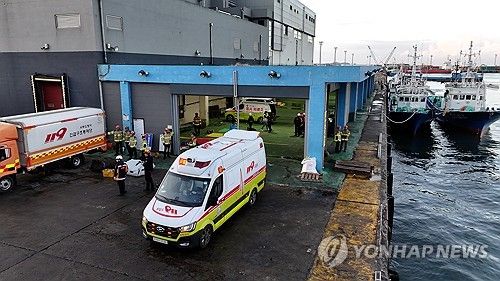 구조자 대응에 분주한 한림항 모습