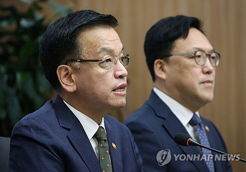 거시경제금융회의 주재하는 최상목 부총리