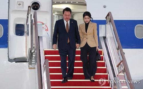 윤석열 대통령 부부, 체코 공식 방문 마치고 귀국