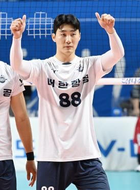 군 제대 후 대한항공에 합류해 첫 경기를 치른 임재영