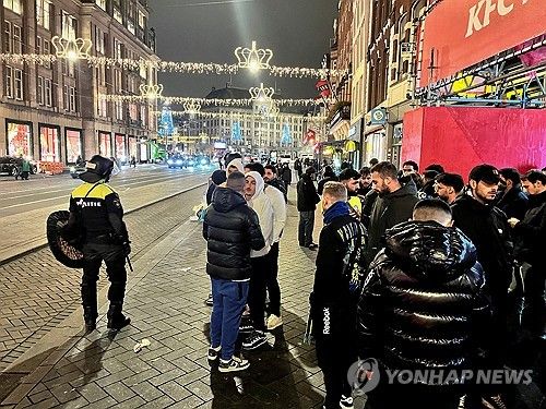 폭력 사태 현장 정리하는 경찰