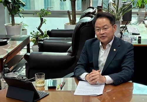 연합뉴스와 인터뷰 하는 예결위 야당 간사 더불어민주당 허영 의원