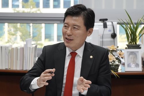 연합뉴스와 인터뷰하는 구자근 예결위 여당 간사