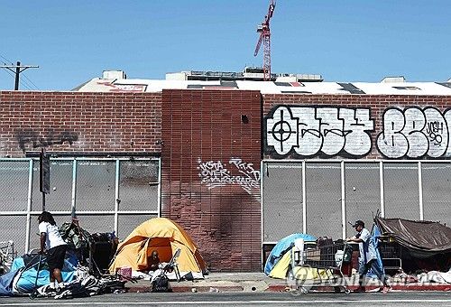 LA 시내의 노숙자 텐트촌