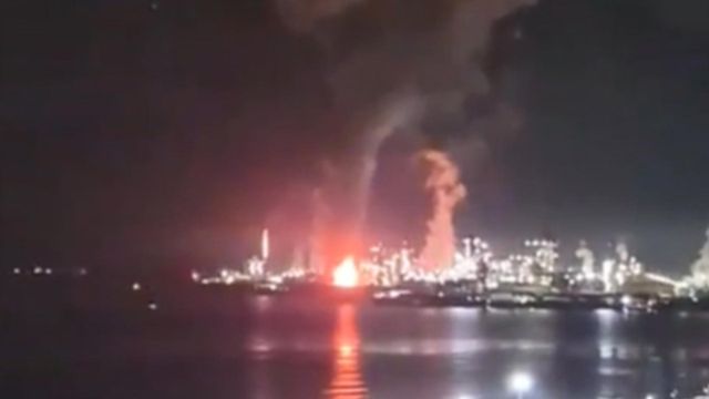 [뉴스초점] 포스코 포항제철소 3파이넥스공장서 큰 불…주민들 "3차례 폭발"