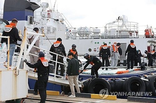 금성호 사고 해역 향하는 실종자 가족들