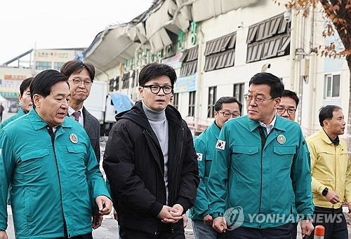 안양농수산물도매시장 폭설 피해 현장 찾은 한동훈 대표
