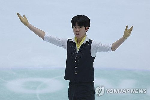 인사하는 서민규