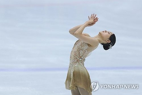 연기 펼치는 김채연