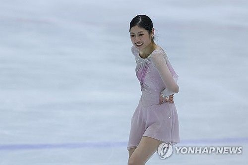 미소 짓는 이해인