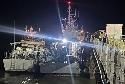 지난달 30일 태국 라농주 앞바다에서 태국 어민들을 구조한 태국 해군 초계정 모습.