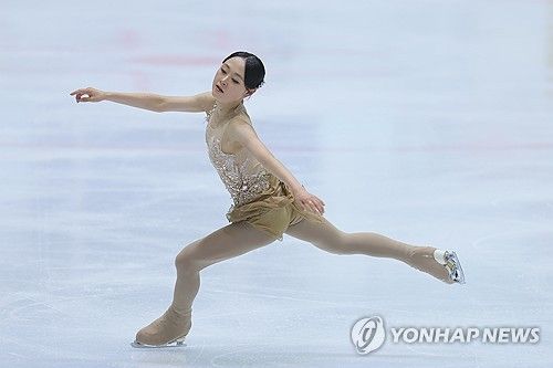 연기 펼치는 김채연