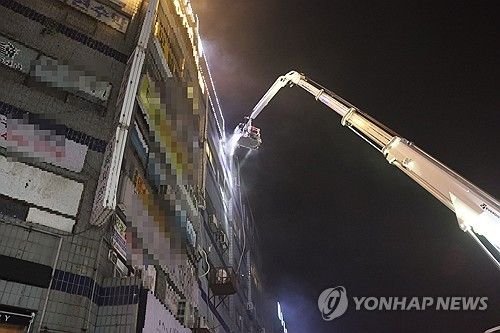 안산 상가 건물 불…모텔 투숙객 등 50여명 구조