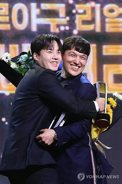 베스트 배터리 부문 수상한 임찬규-박동원