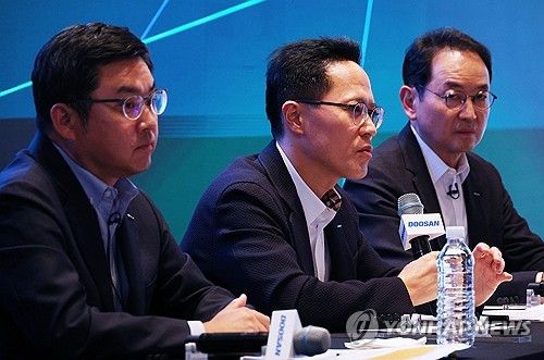 사업구조 재편 설명에 나선 두산 3사 경영진