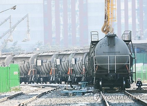 정차해 있는 시멘트 운송열차